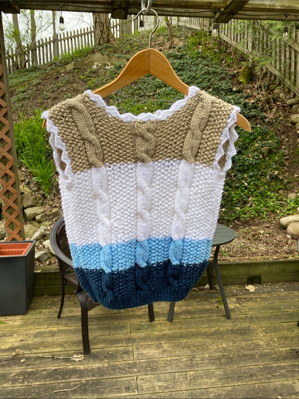 Colorblock Cable Knit Women's Sweater Vest - Beige, White & Blue